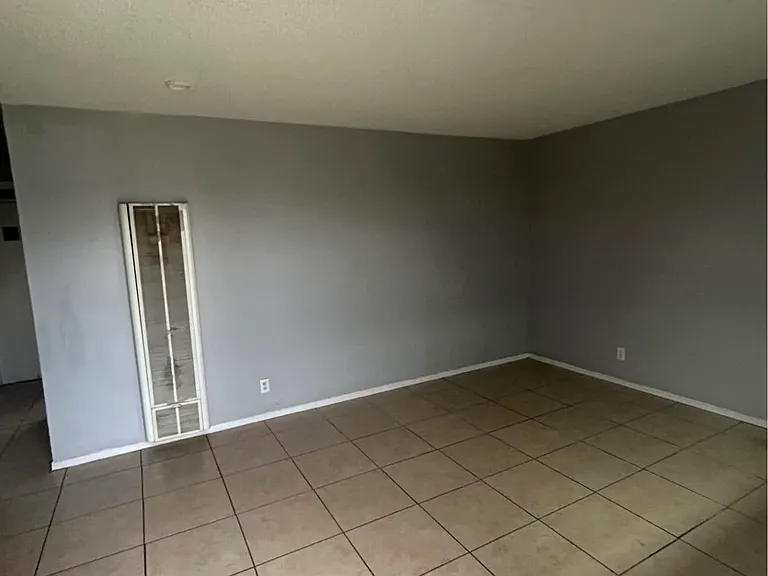 1167 W Spring St #D — Photo 5