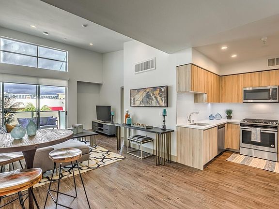 2nd image of 1519 6th St #4ceuxtc64