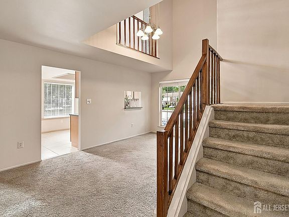 4th image of 23 Cloister Ct