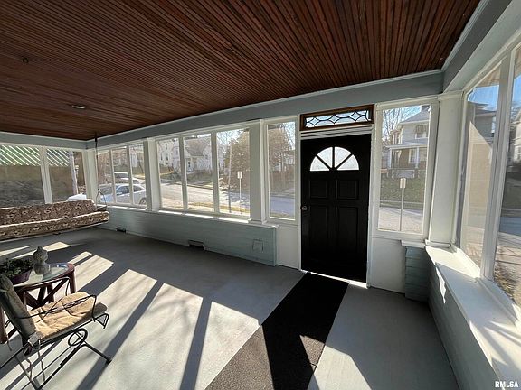2nd image of 1615 Davenport Ave