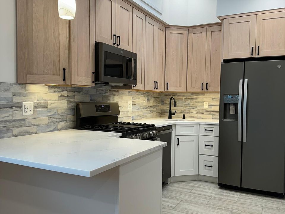 Kitchen w/radiant heated tile floor and skylight