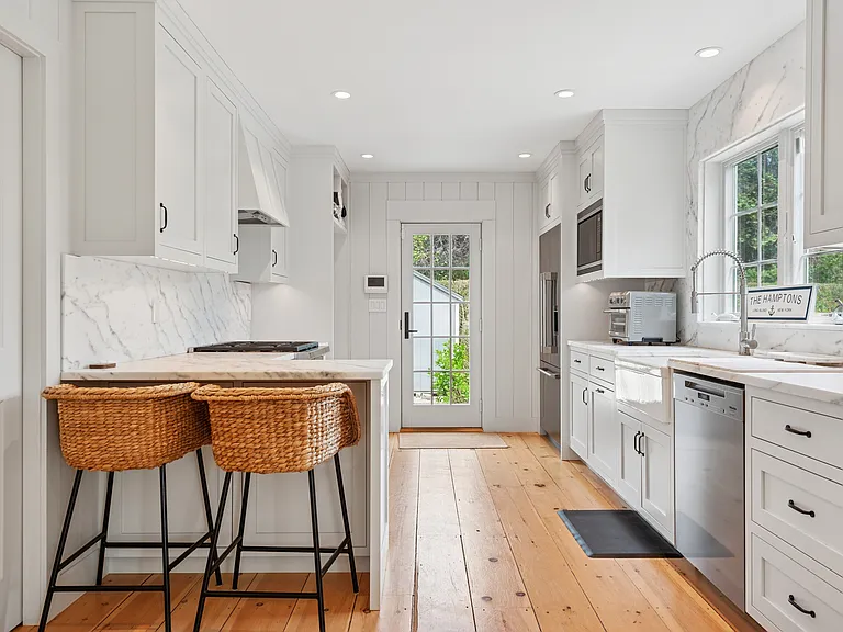 11 Sawasett Ave — Photo 9