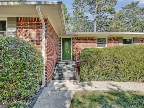 2nd image of 1275 Oak Grove Dr