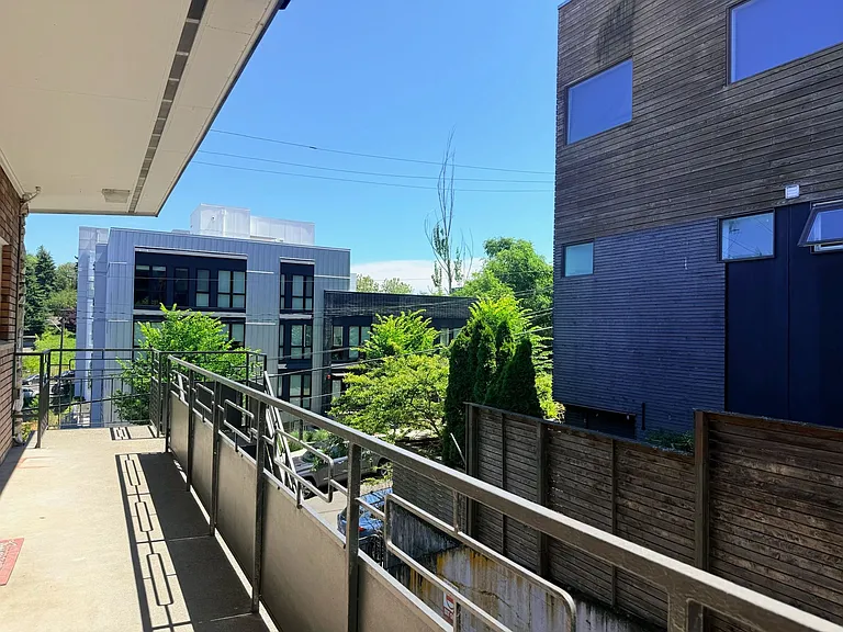 39th Ave Flats — Photo 4