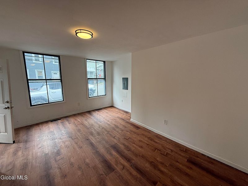 5th image of 1 Lincoln Avenue