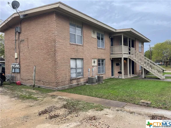 404 Holiday Ln, Port Lavaca, TX 77979