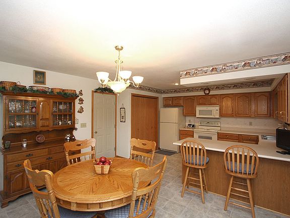 3rd image of 947 Winesap Dr