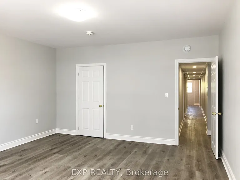 2798 Dundas St W — Photo 3