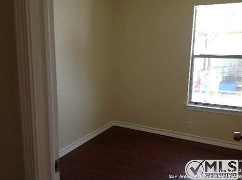 4th image of 1014 Flanders Ave