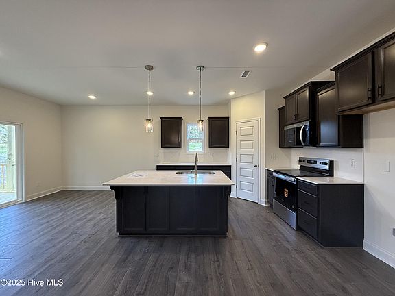 4th image of 318 Danube Drive