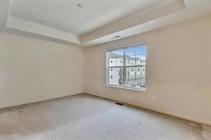 42243 Canary Grass Sq — Photo 13