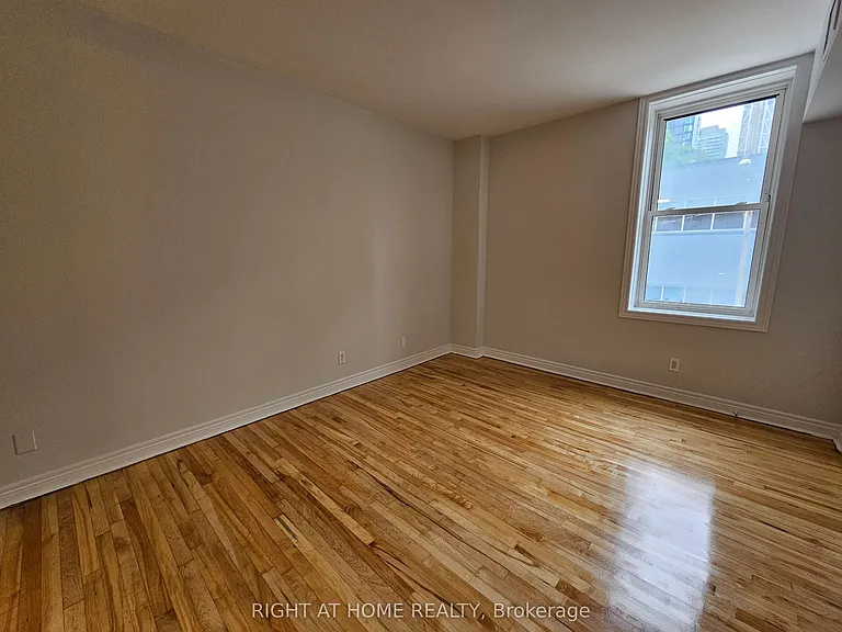 524 Yonge St #201 — Photo 9