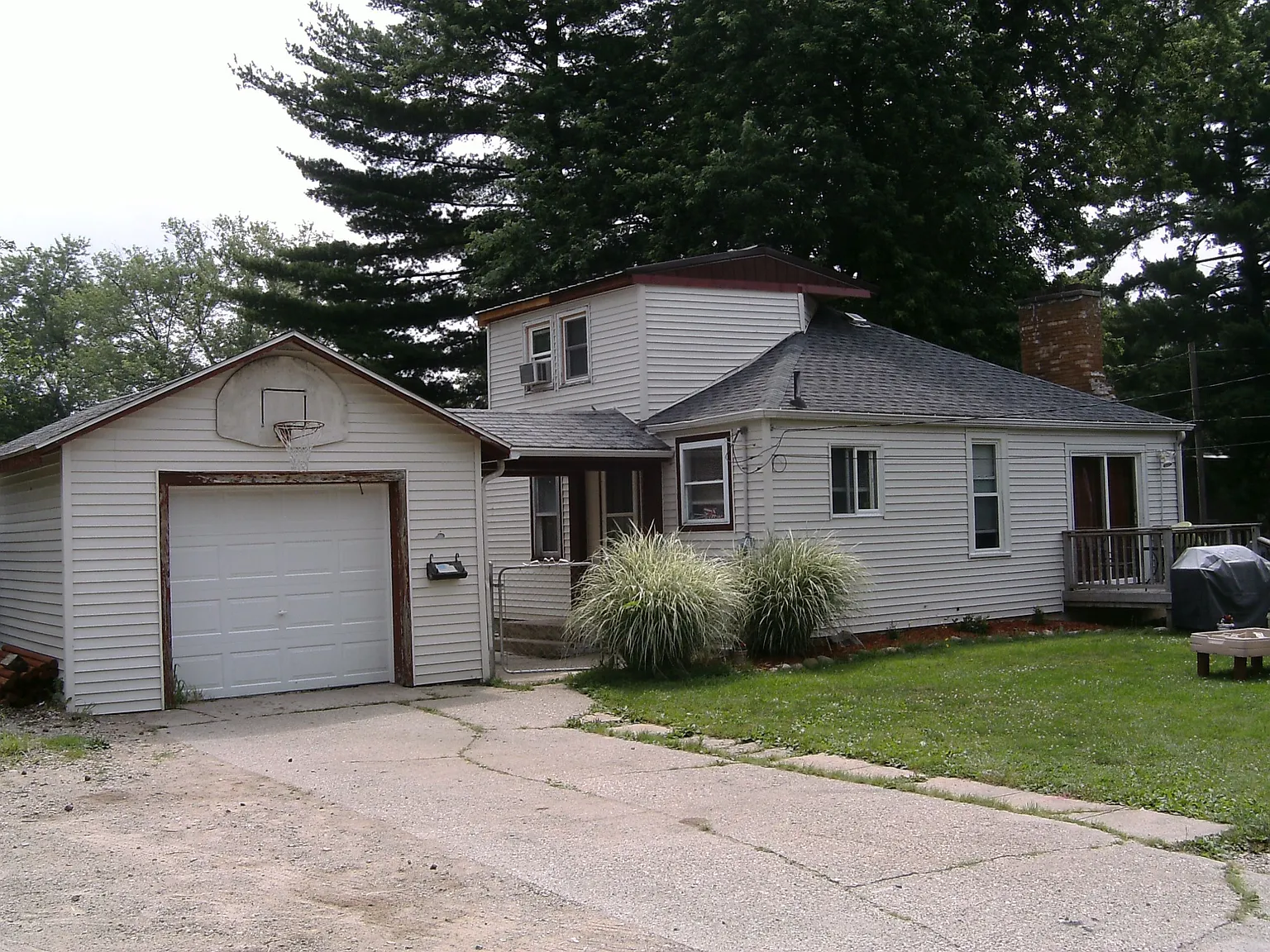 305 E Grant St photo 1