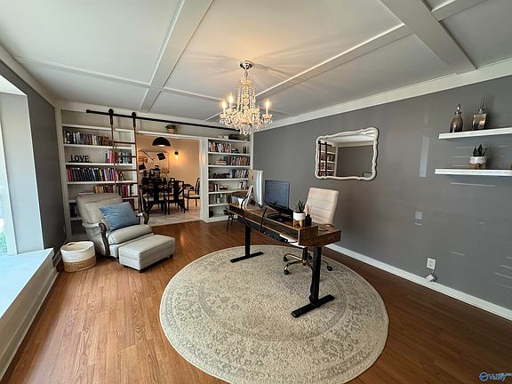 4th image of 605 Country Club Dr