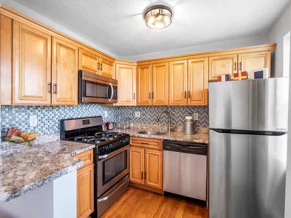 8 Walnut St APT 28, Everett, MA 02149