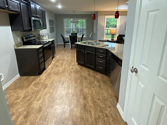 5th image of 17 Fox Creek Ct