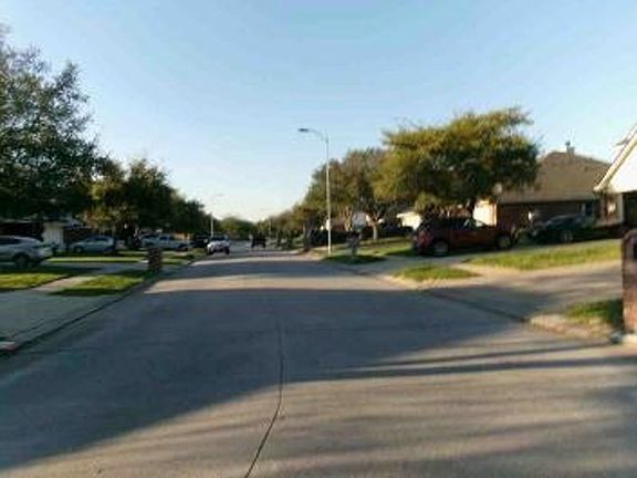 Exterior Neighborhood (street photo)
