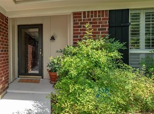 708 Springwood Dr, Hurst, TX 76054