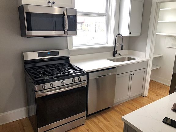 4th image of 2414 W Fargo Ave #3