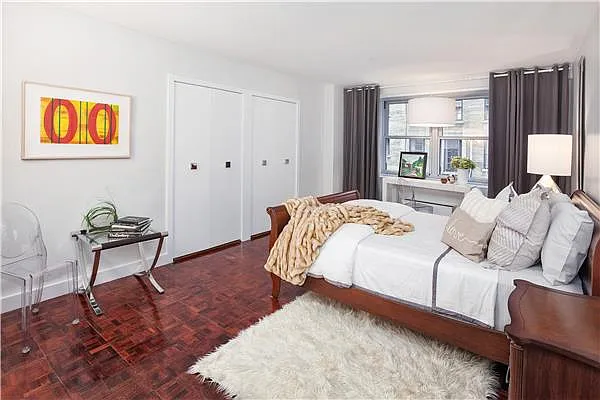 Sold by R New York | media 12