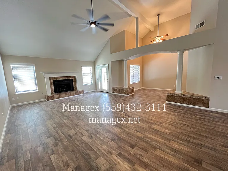 8449 N 8th St — Photo 5