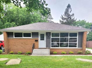 1112 Iroquois Dr, Elgin, IL