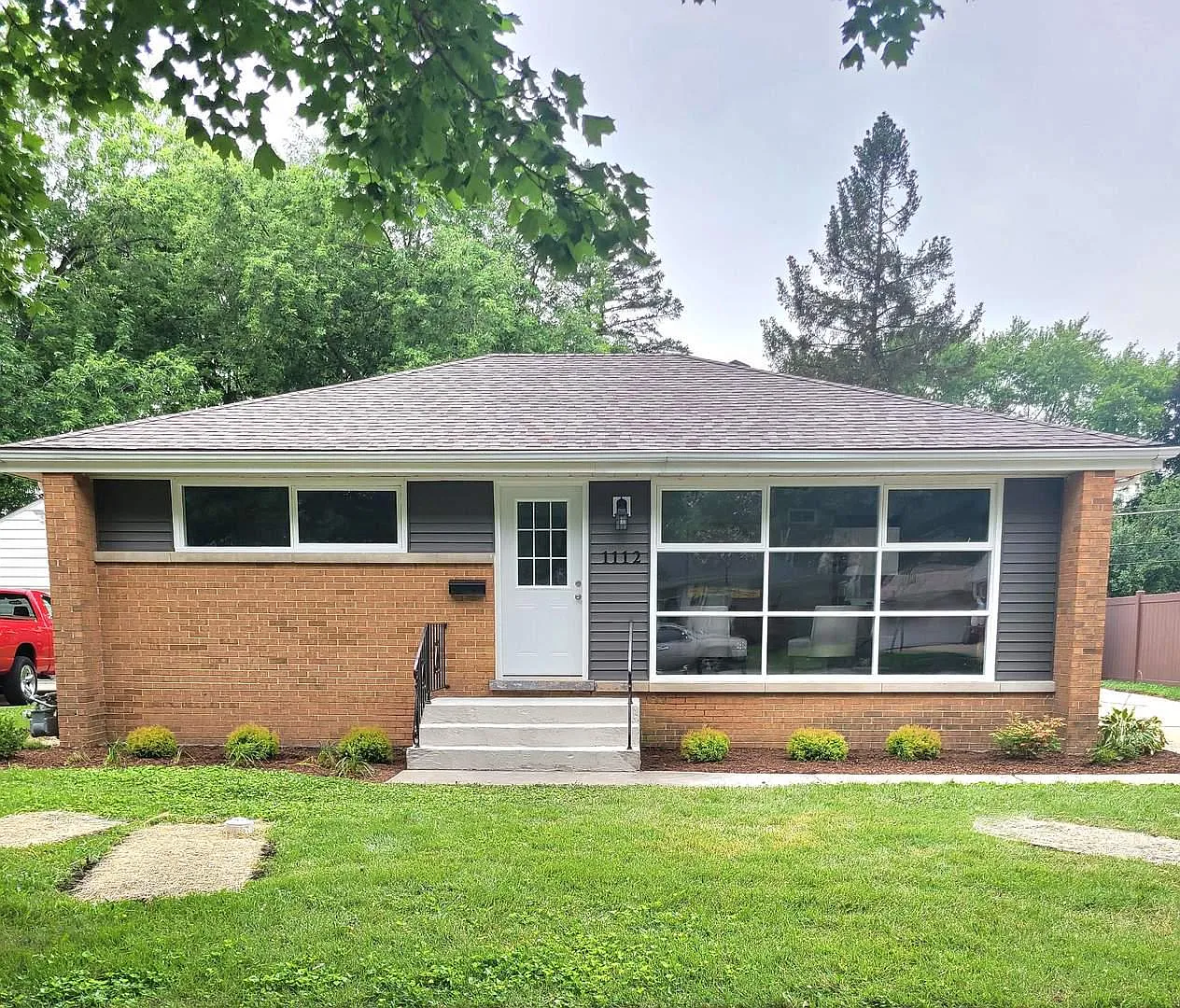 1112 Iroquois Dr photo 1