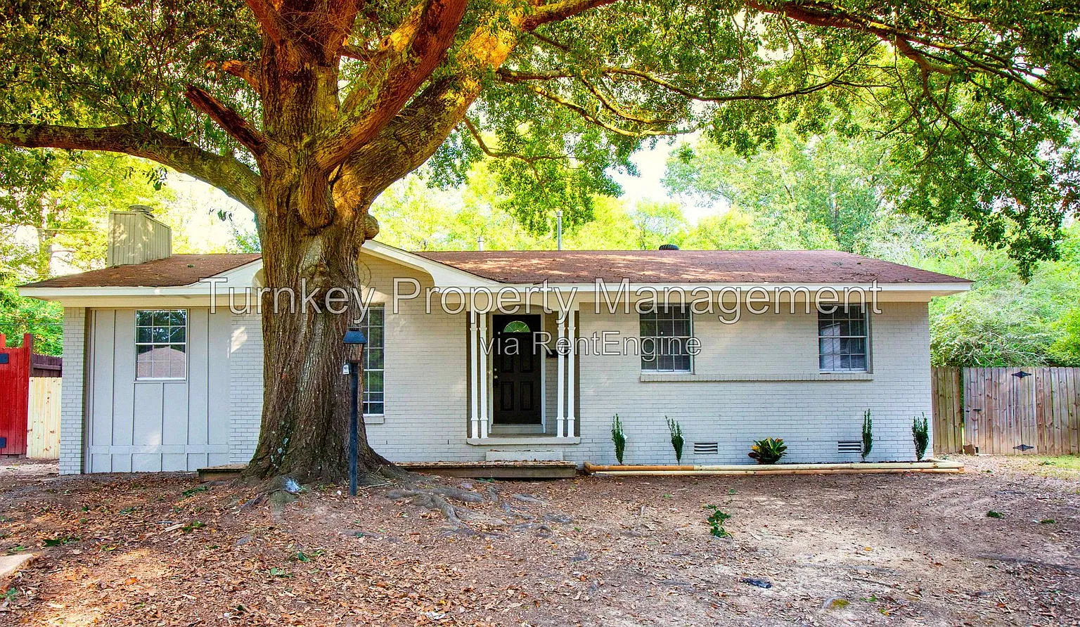 3 bed, 1.5 bath, 1272 sqft, $1,245 — Photo 1