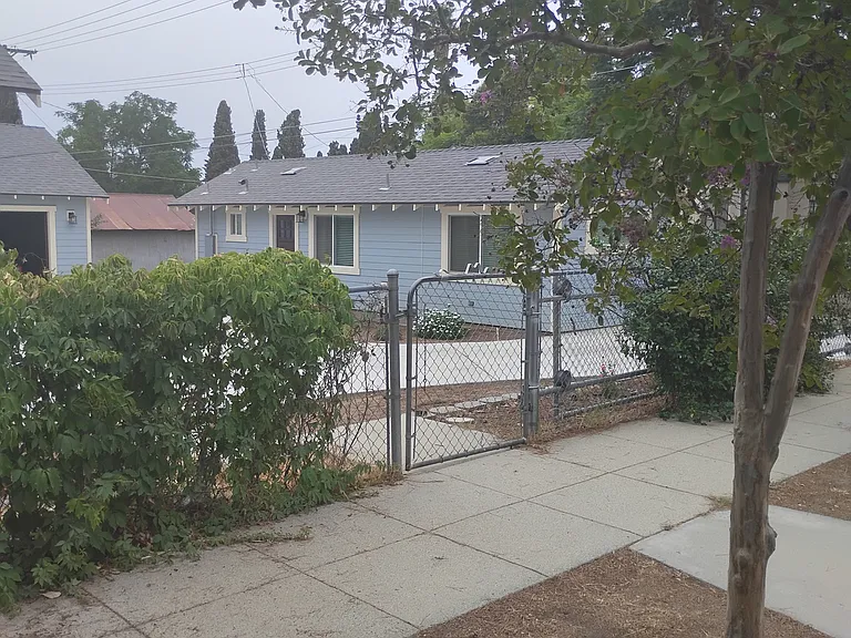 981 N San Gorgonio Ave — Photo 13
