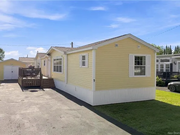 7 Stewart St, Fredericton, NB E3G 3V4