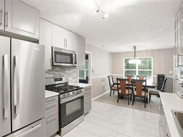 131 Homestead Way — Photo 14