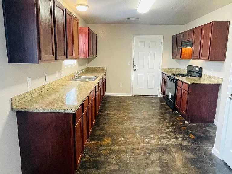 611 Gizelle St — Photo 5