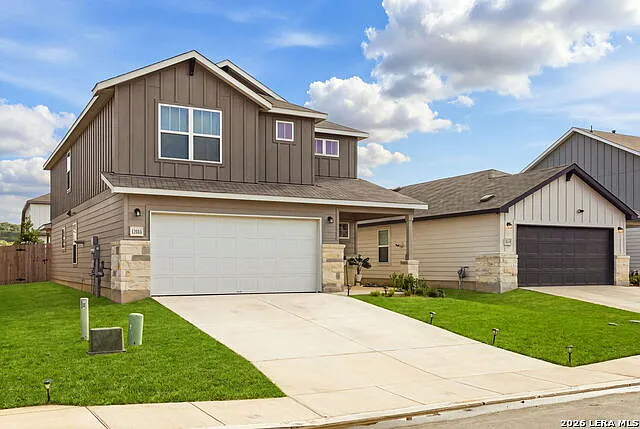 3 bed, 2.5 bath, 2300 sqft, $2,600 — Photo 2