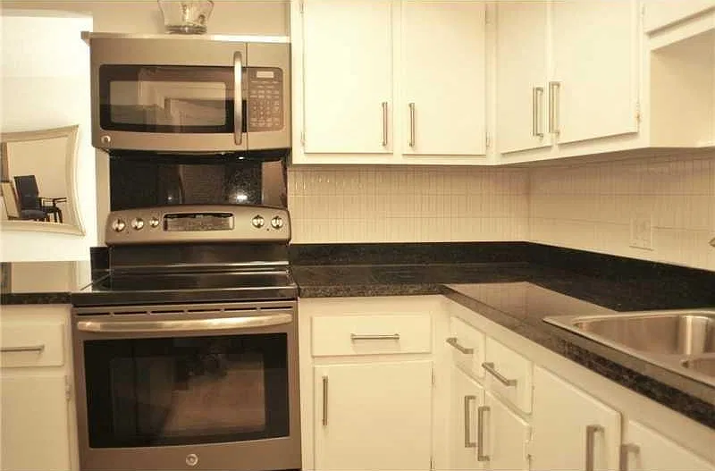 2 bed, 1100 sqft, $1,900 — Photo 4