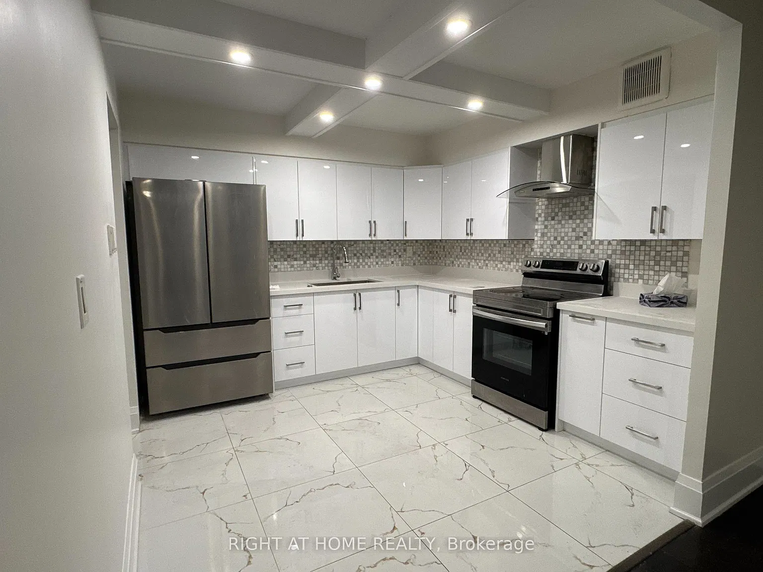 3 bed, $2,600 — Photo 2