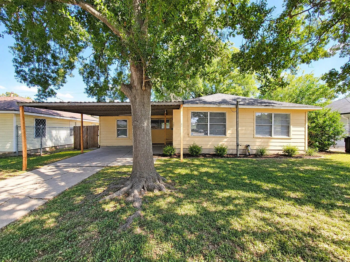 3 bed, 1.0 bath, 1046 sqft, $1,095 — Photo 1