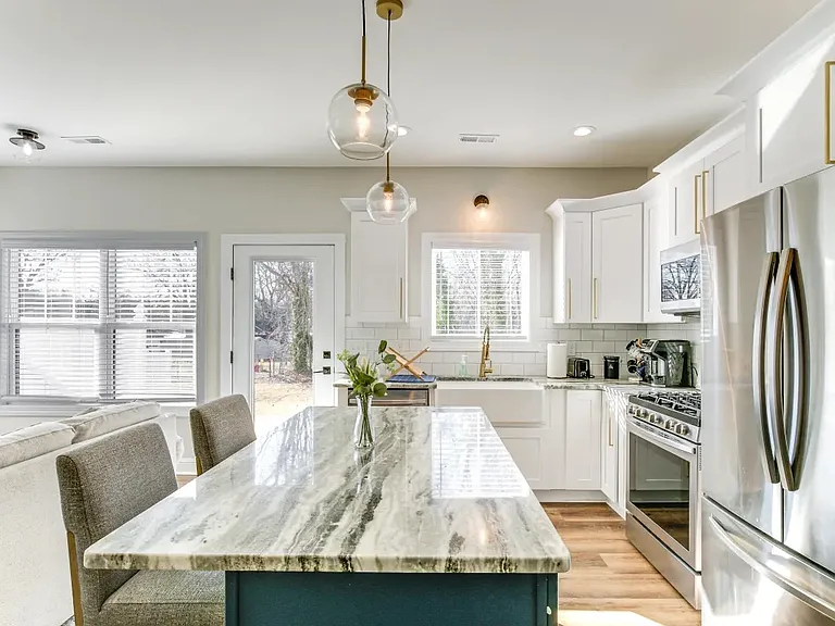 112 Park Ave — Photo 8