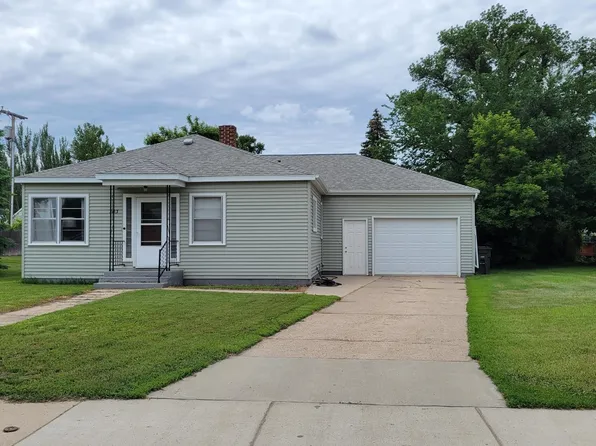 303 Main St, Velva, ND 58790