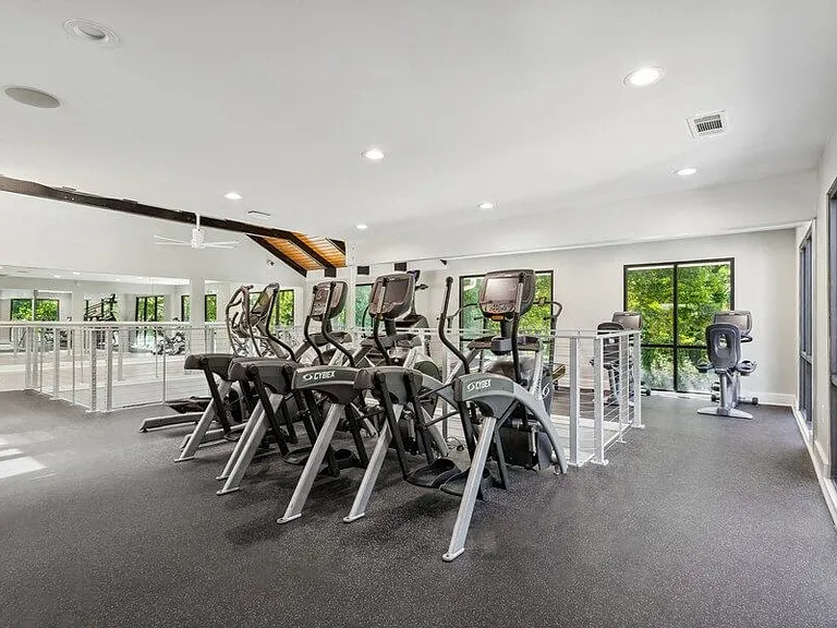 2311 Dunwoody Xing — Photo 23