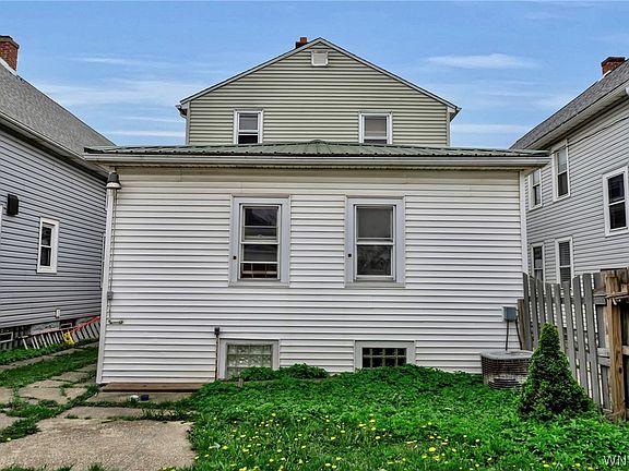 4th image of 2140 Clinton St