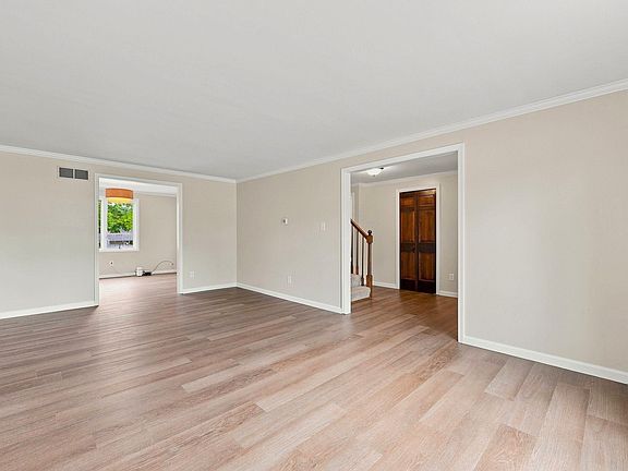 3rd image of 5724 Lancashire Ct