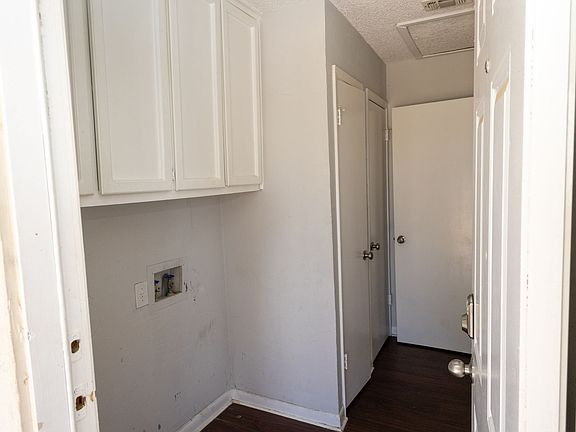 2nd image of 6919 W Cleburne Rd