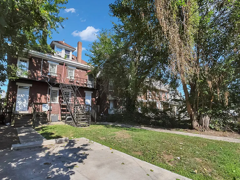 1506 Summit St — Photo 23