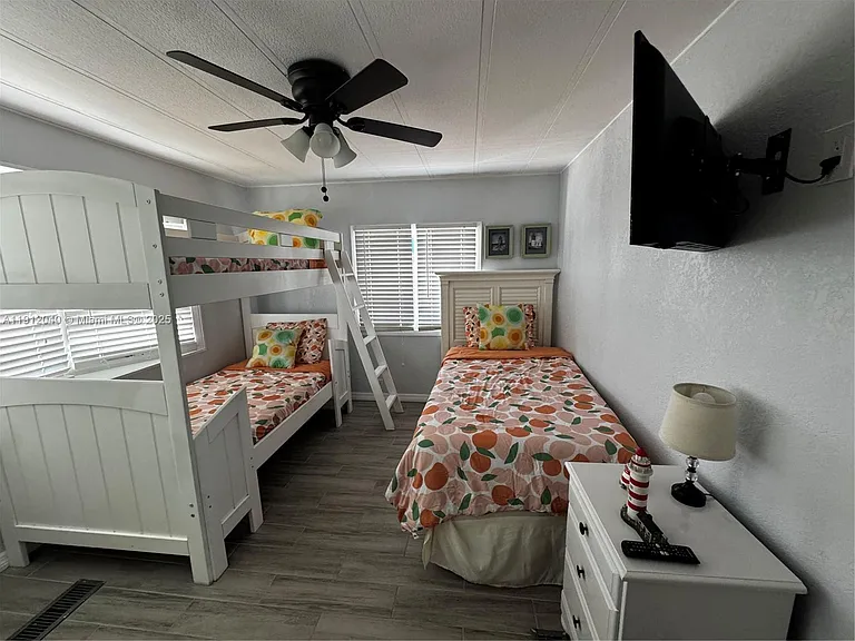 228 Orchid St — Photo 25