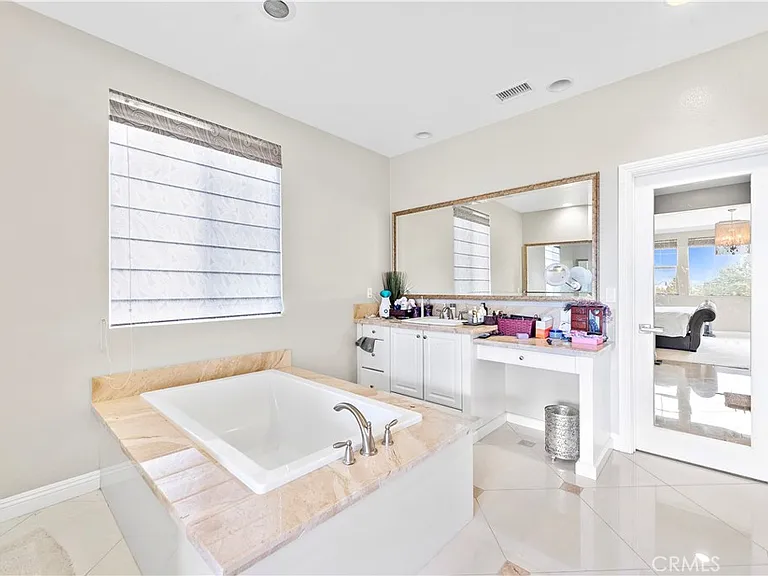 108 Fairgrove — Photo 28