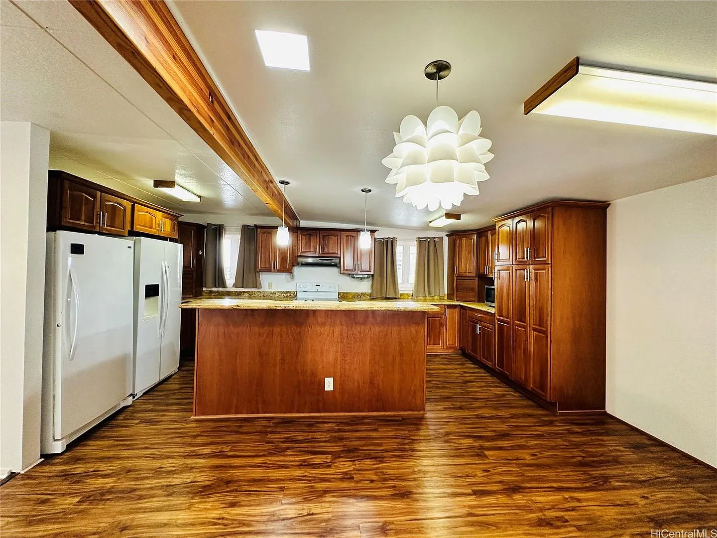Spacious Single level 5 bedrooms, 3 baths w/ PV Panels in Makakilo Available Now! — Photo 3