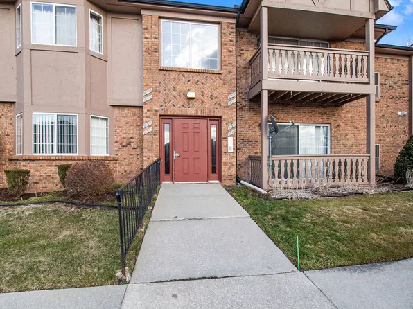 30566 Oakridge Manor Dr, Roseville, MI 48066