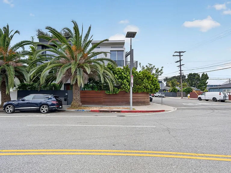 404 Grand Blvd — Photo 31