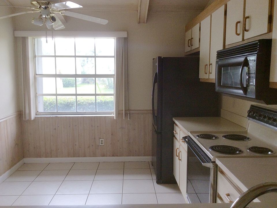 2nd image of 106 Arrowhead Cir