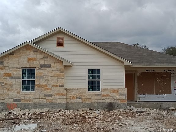4th image of 484 Burr Oak Ln